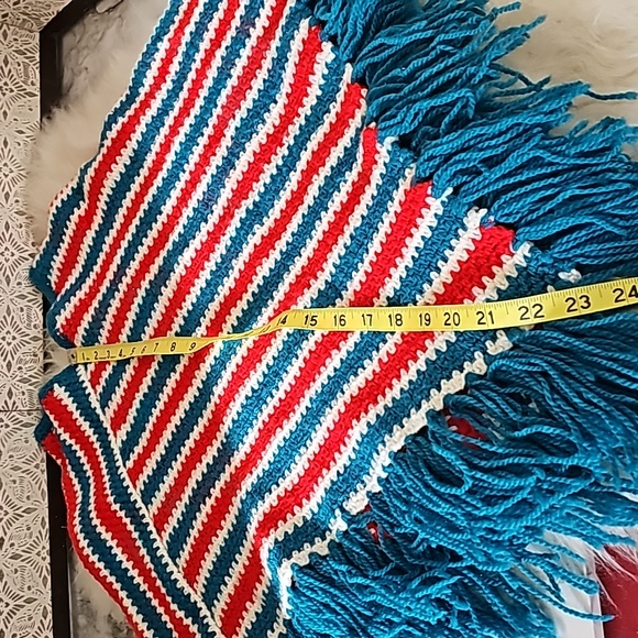 Vintage handmade handcrafted crochet Poncho colorful fringes small - Picture 6 of 11